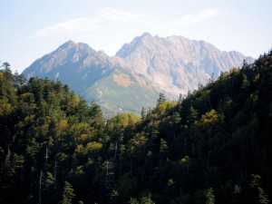 焼岳展望台から見た西穂高岳の稜線